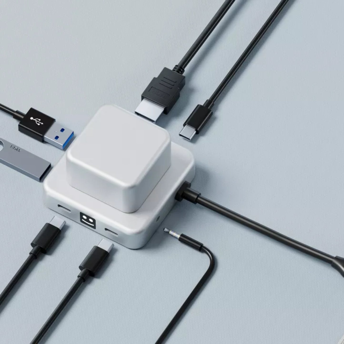 Hub de charge 7-en-1 CUBBI Argent, aluminium et plastique recyclés, ports USB-C, USB-A, HDMI, audio, module anti-stress, durable et performant | XOOPAR