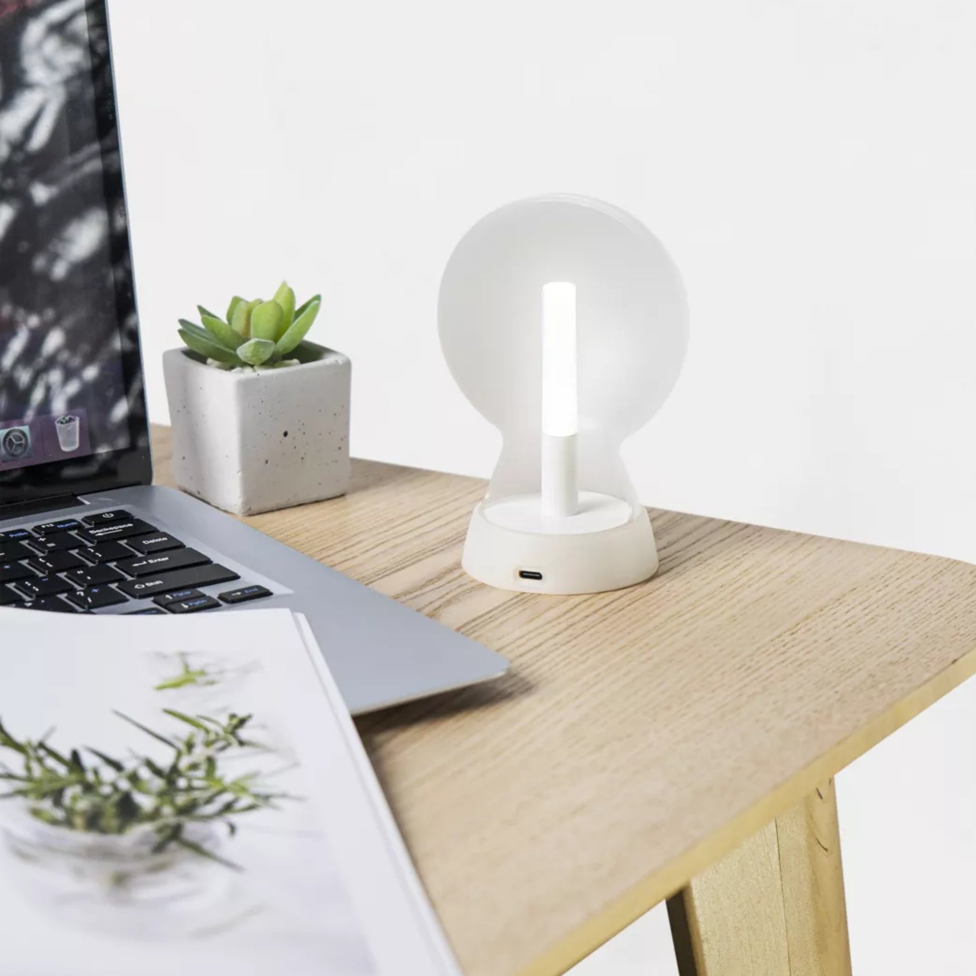 Lampe intelligente Mr Bio blanche avec éclairage Smart Mood et coque recyclable | XOOPAR