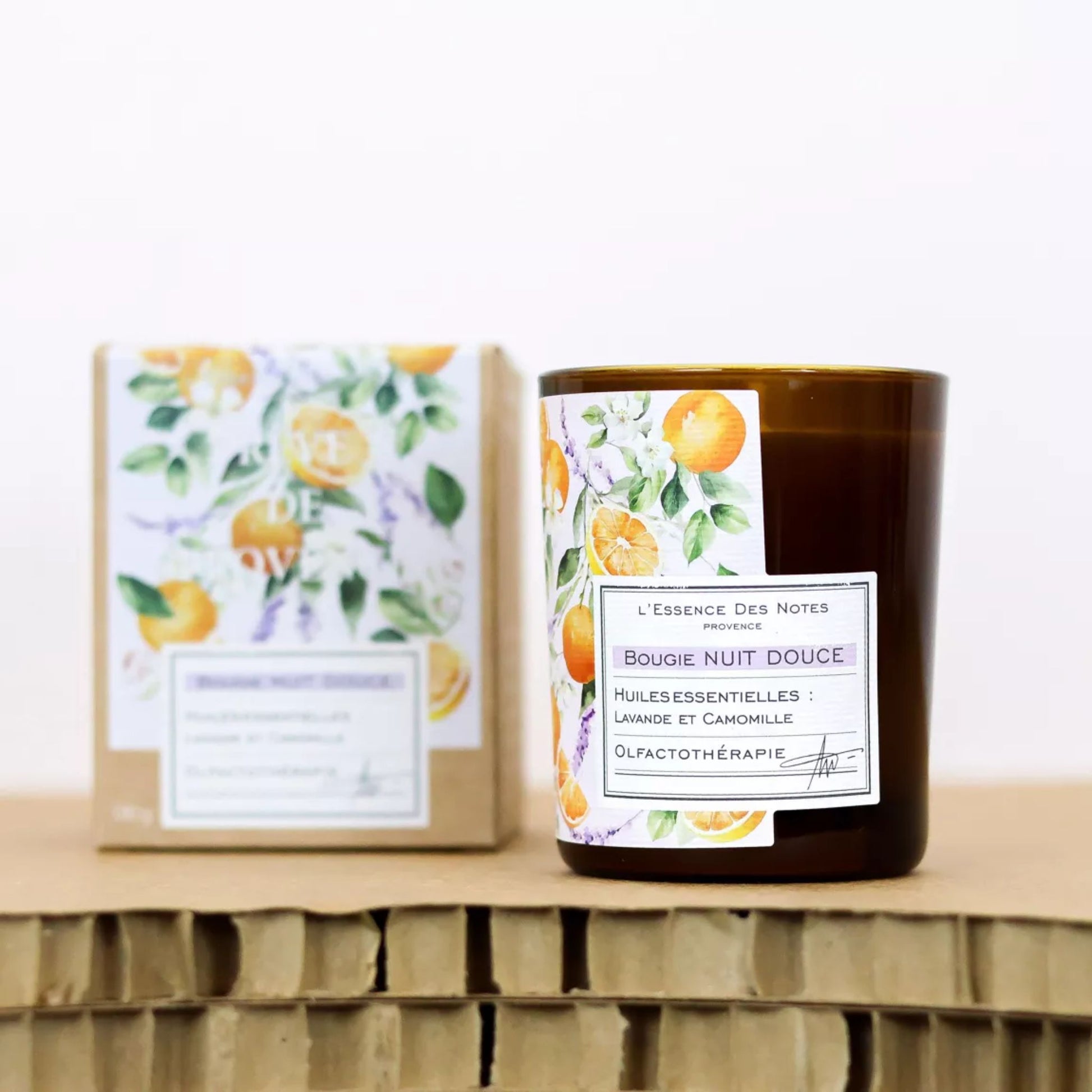 Bougie Lavande & Camomille Nuit Douce 180g, parfum apaisant aux huiles essentielles pour ambiance relaxante à la maison | L’Essence des Notes