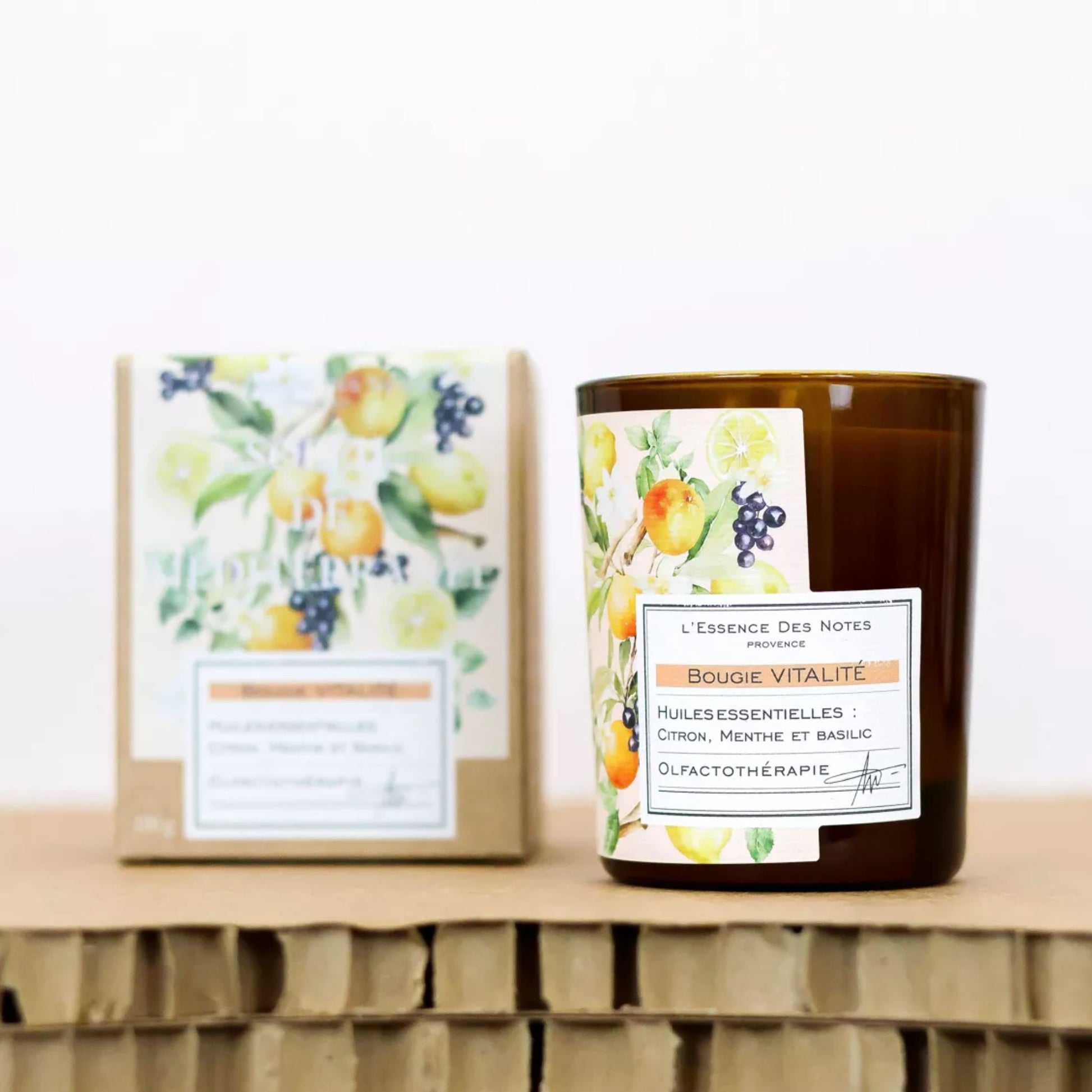 Bougie Citron & Basilic Vitalité 180g, parfum énergisant aux huiles essentielles pour ambiance dynamique à la maison | L’Essence des Notes