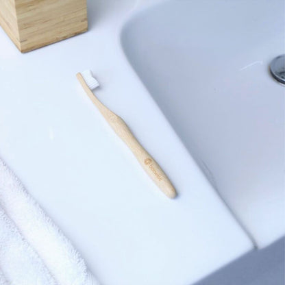 Brosse à Dents en Bambou Ergonomique Poils Moyens BEEWISE – Zéro Plastique, Écologique et Durable