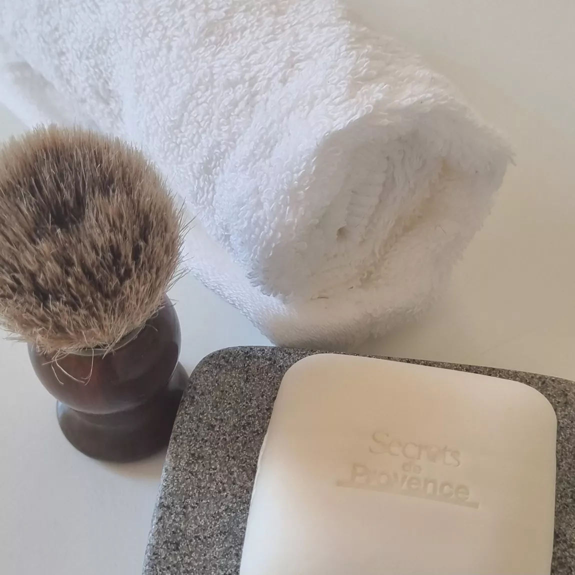 Pain à Raser Homme Certifié Bio au Beurre de Karité – 90g – Secrets de Provence